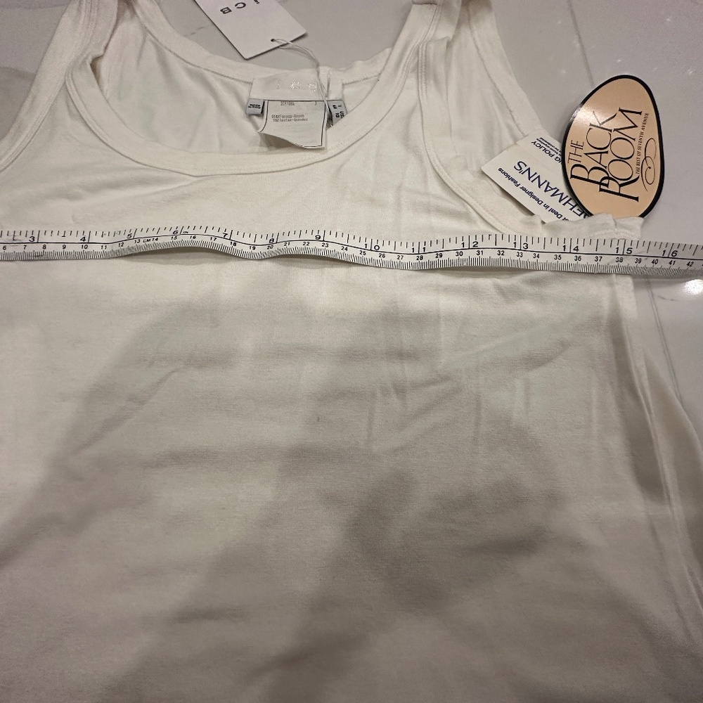 Brand new with tagsT shirt size 44 in italian in English is size 10